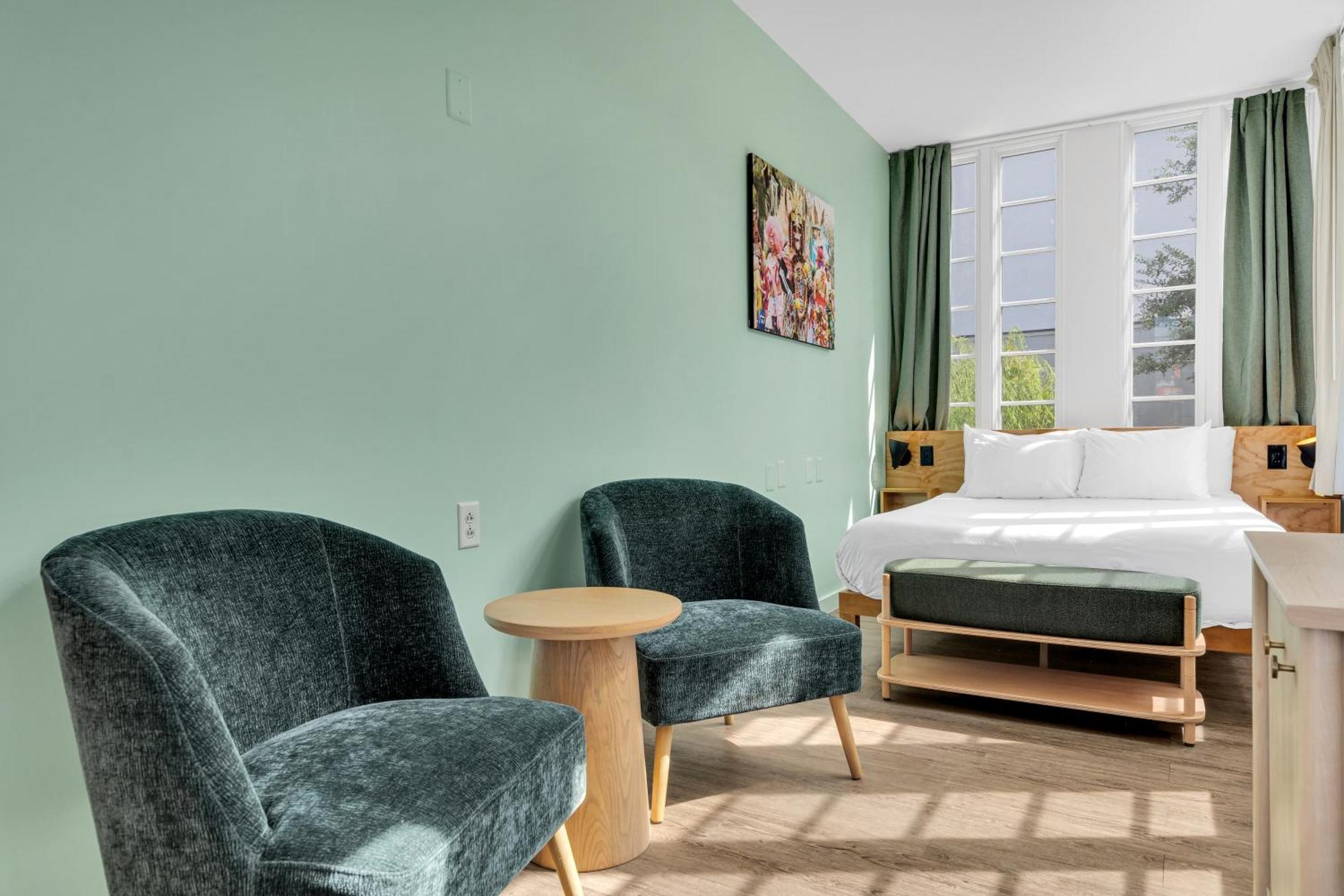 The Quisby Hotel New Orleans Room photo
