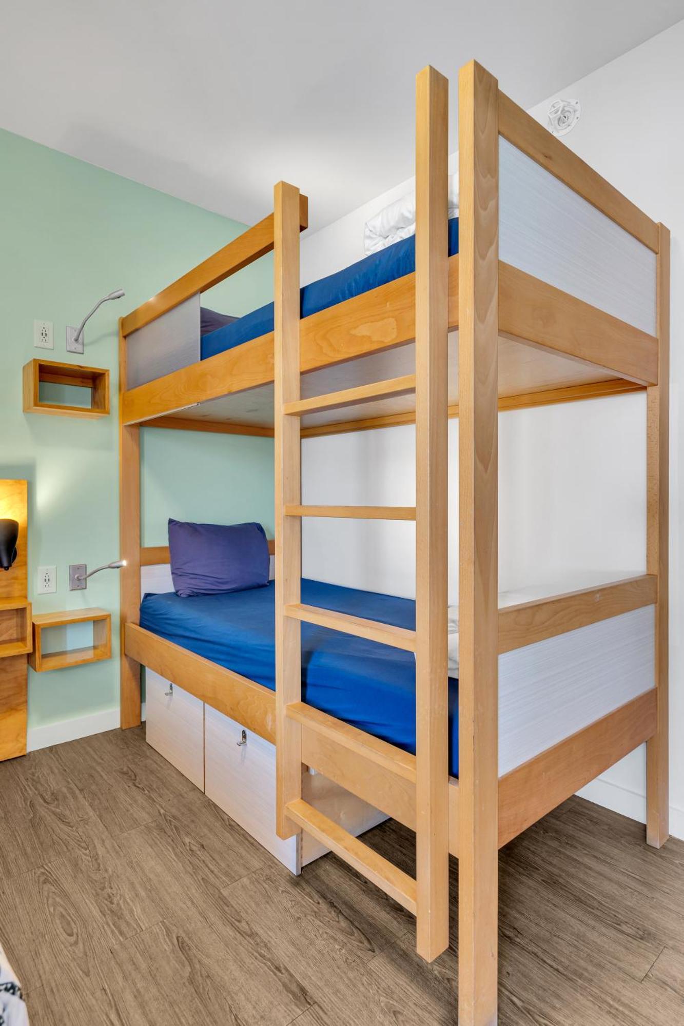 The Quisby Hotel New Orleans Room photo