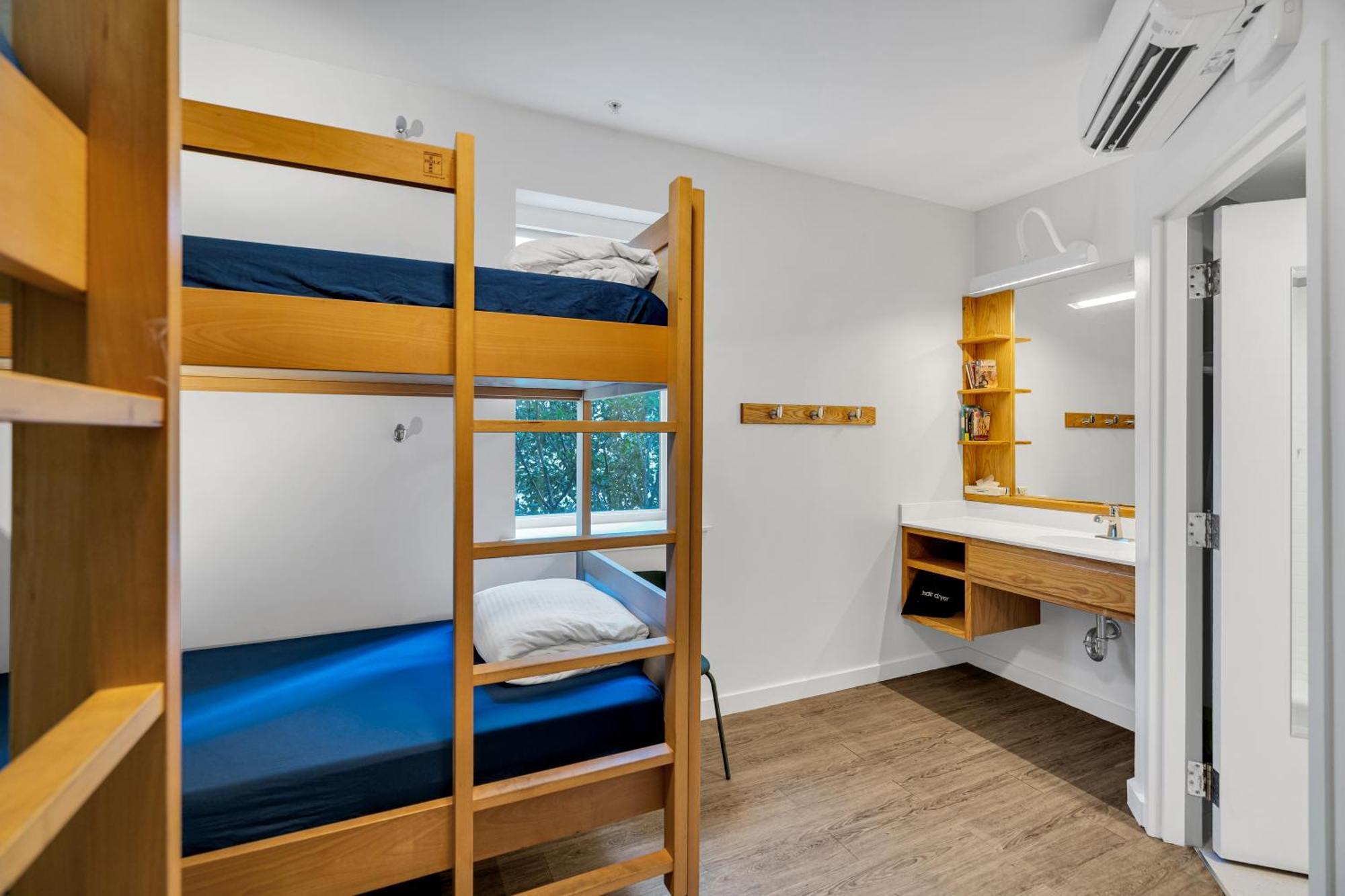 The Quisby Hotel New Orleans Room photo
