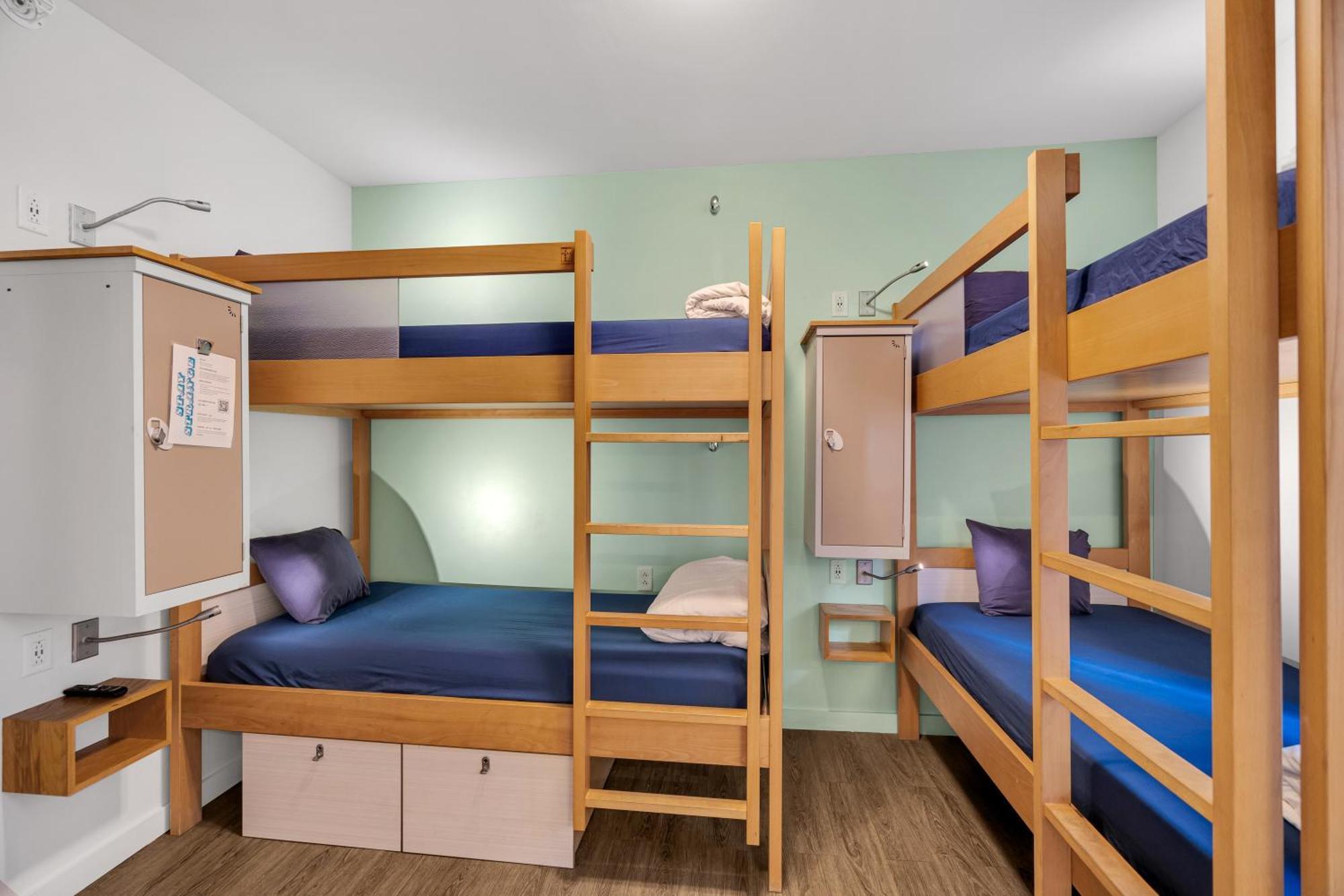 The Quisby Hotel New Orleans Room photo